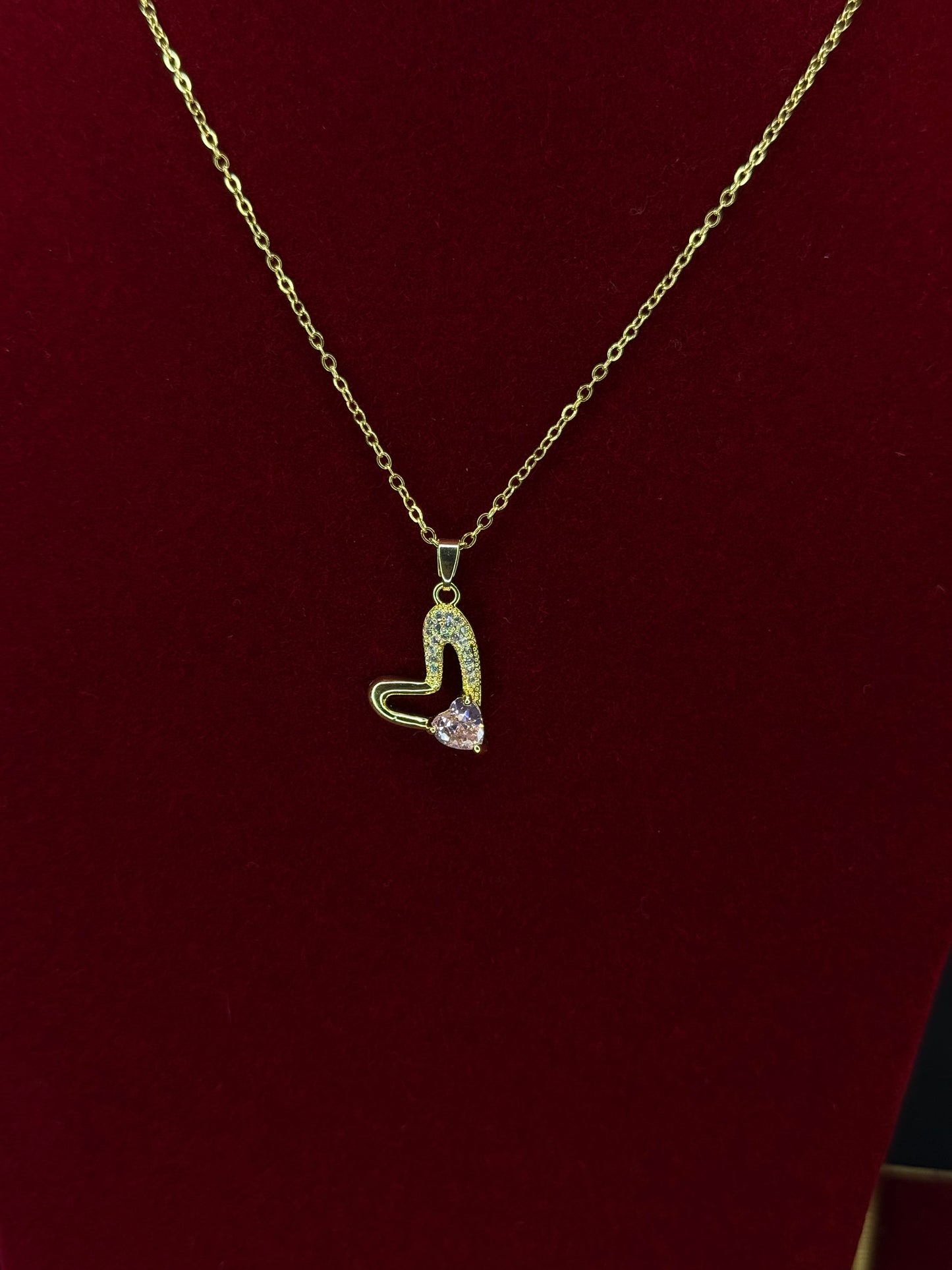 Heart-Shaped Pendant with chain KM0028