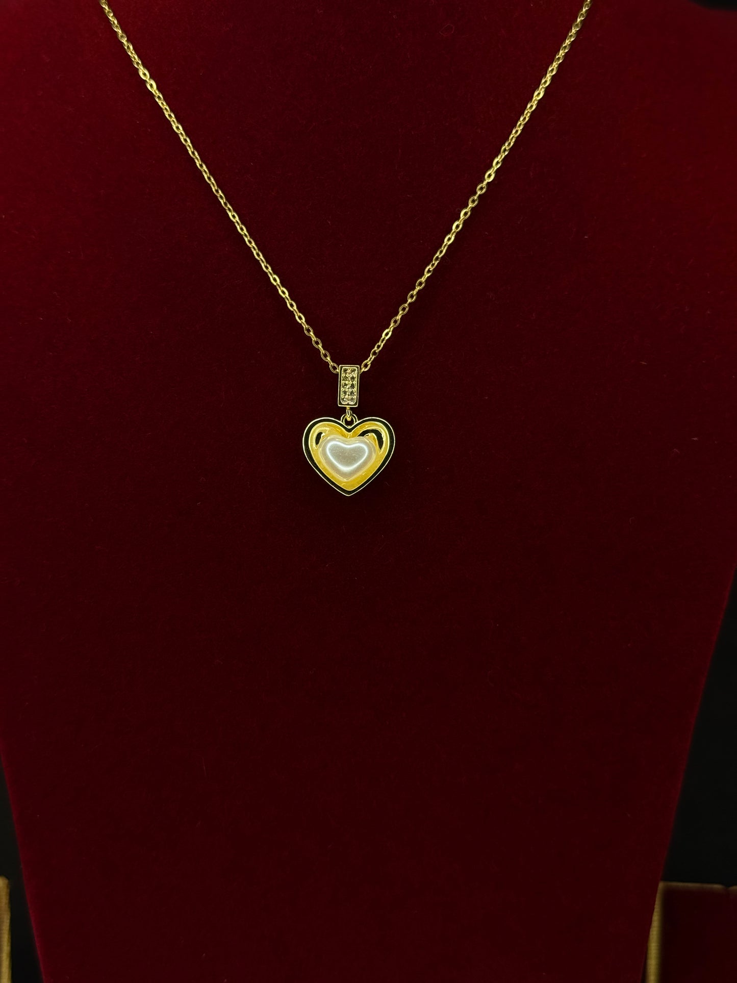 Heart-shaped Pearl Pendant with Chain KM0011