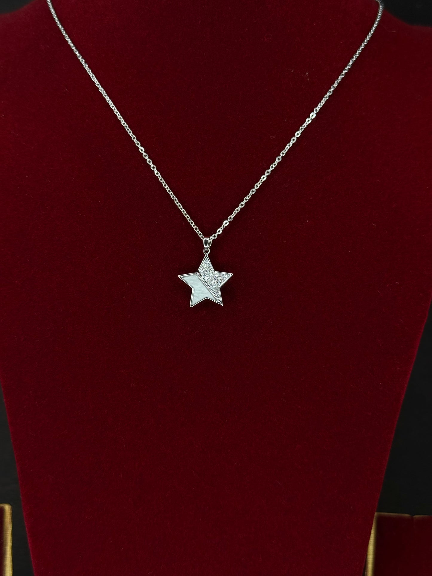 Stare Pendant with Chain KM0022