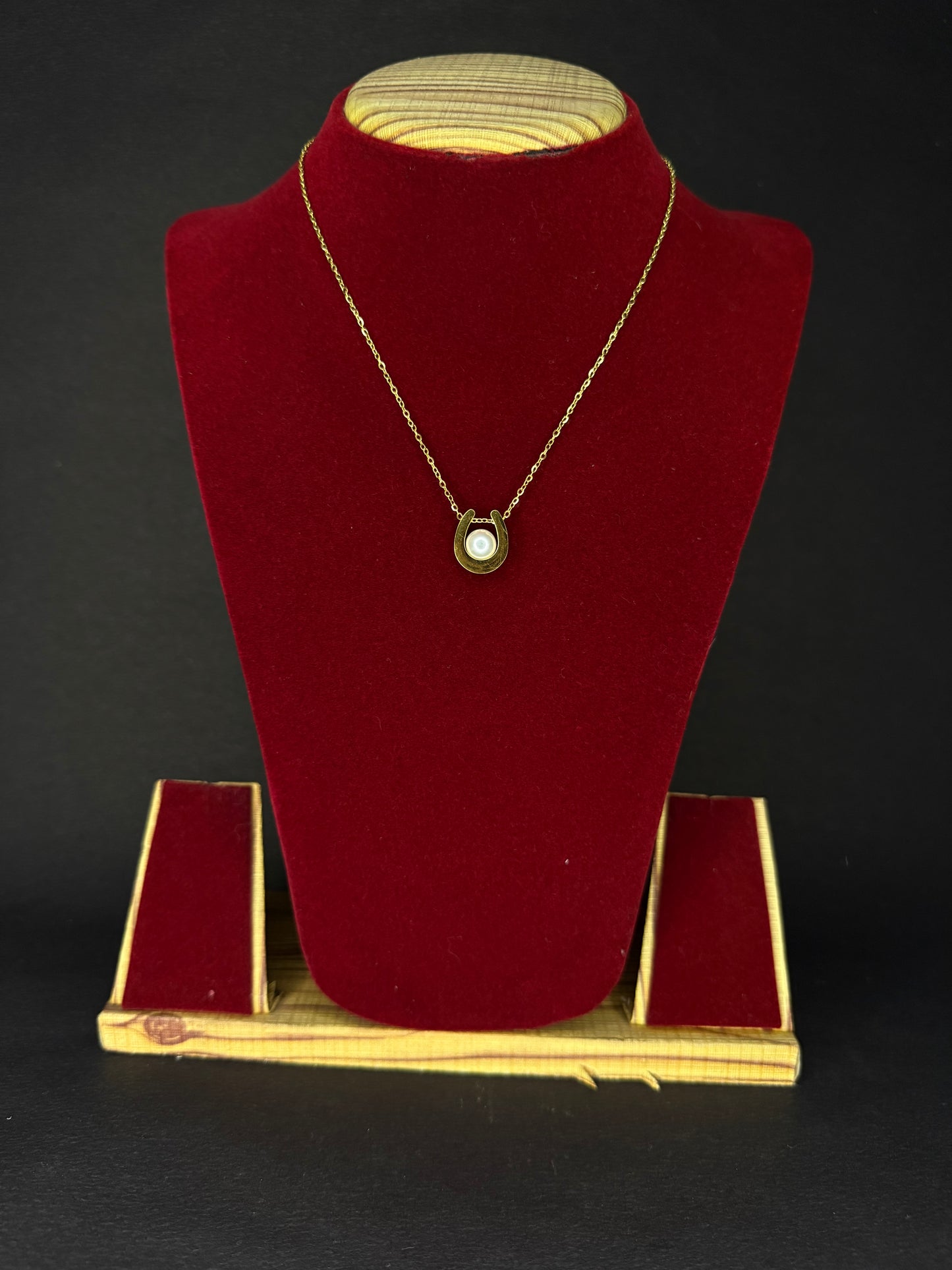Anti-tarnish Horseshoe Pearl Necklace KM0002