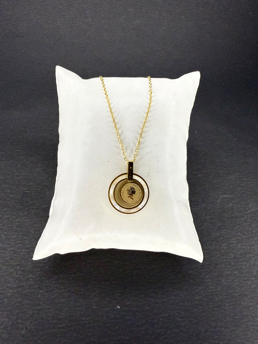 Queen Elizabeth Pendant with Chain KM0013