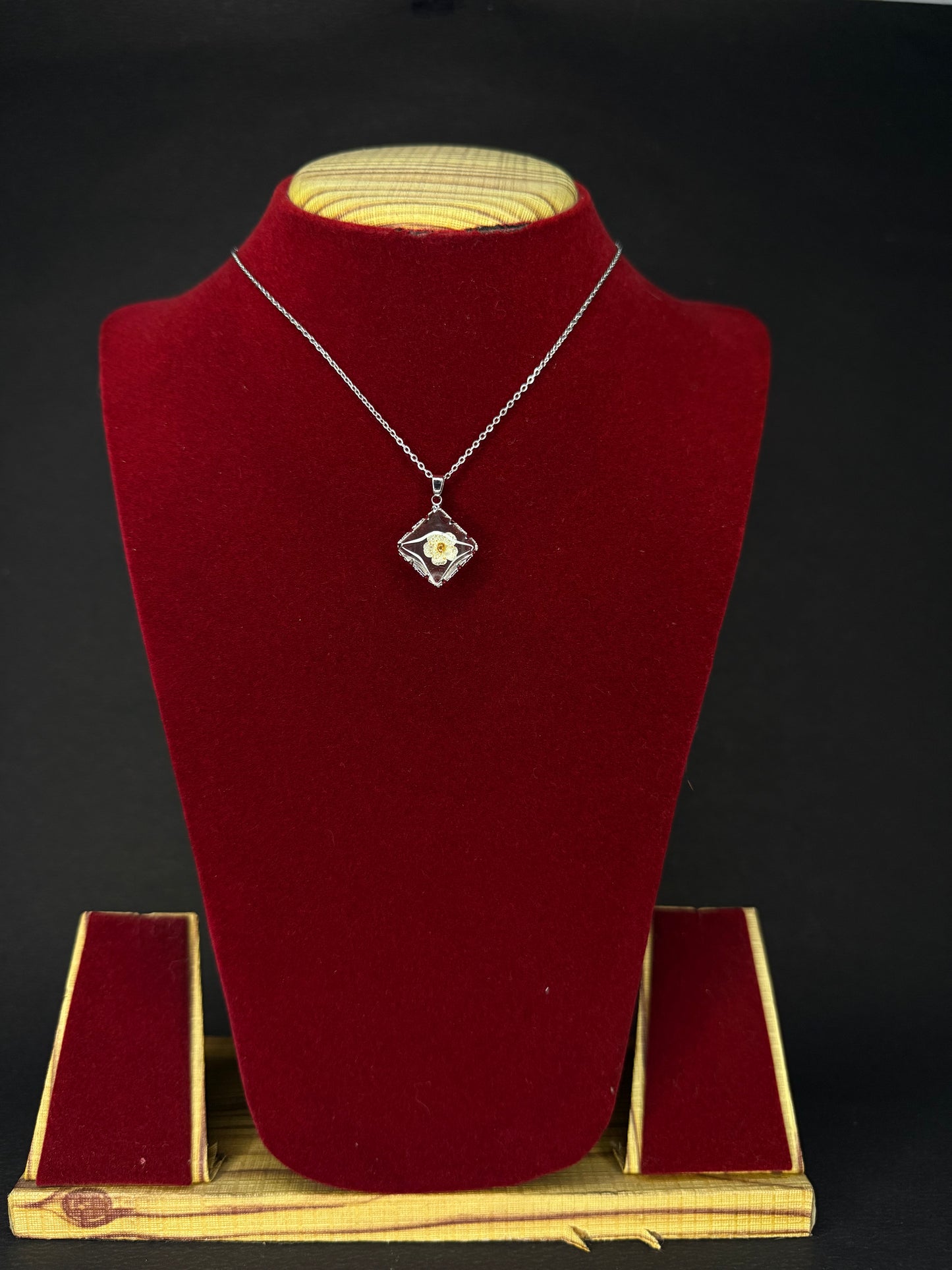 Resin Dried White Flower Pendant with Chain KM0009