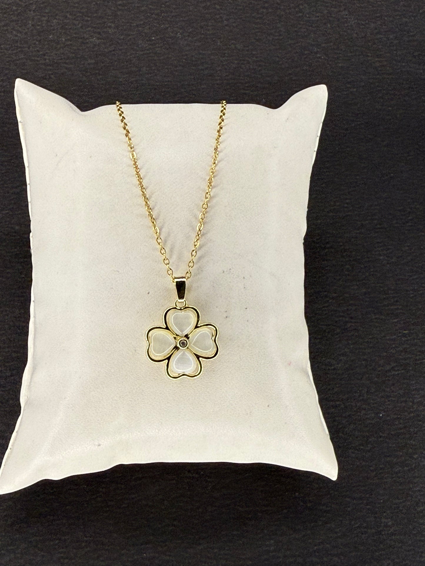 Foul white Leaf Clover Pendant with Chain KM0020