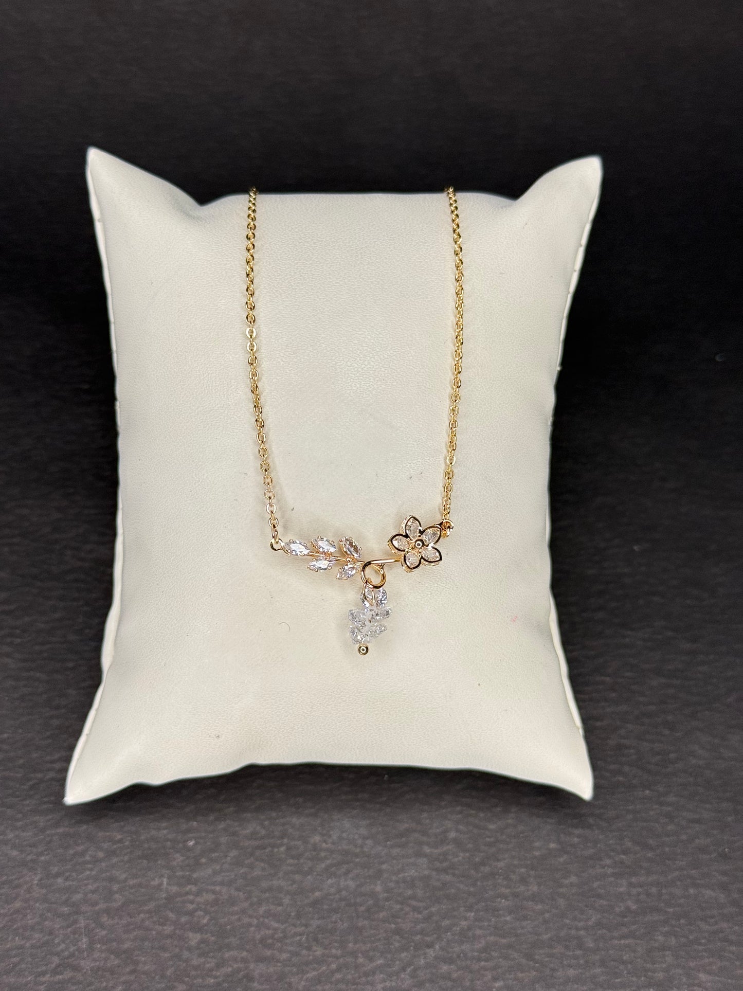 Swarovski white crystal flower Necklace KM0025