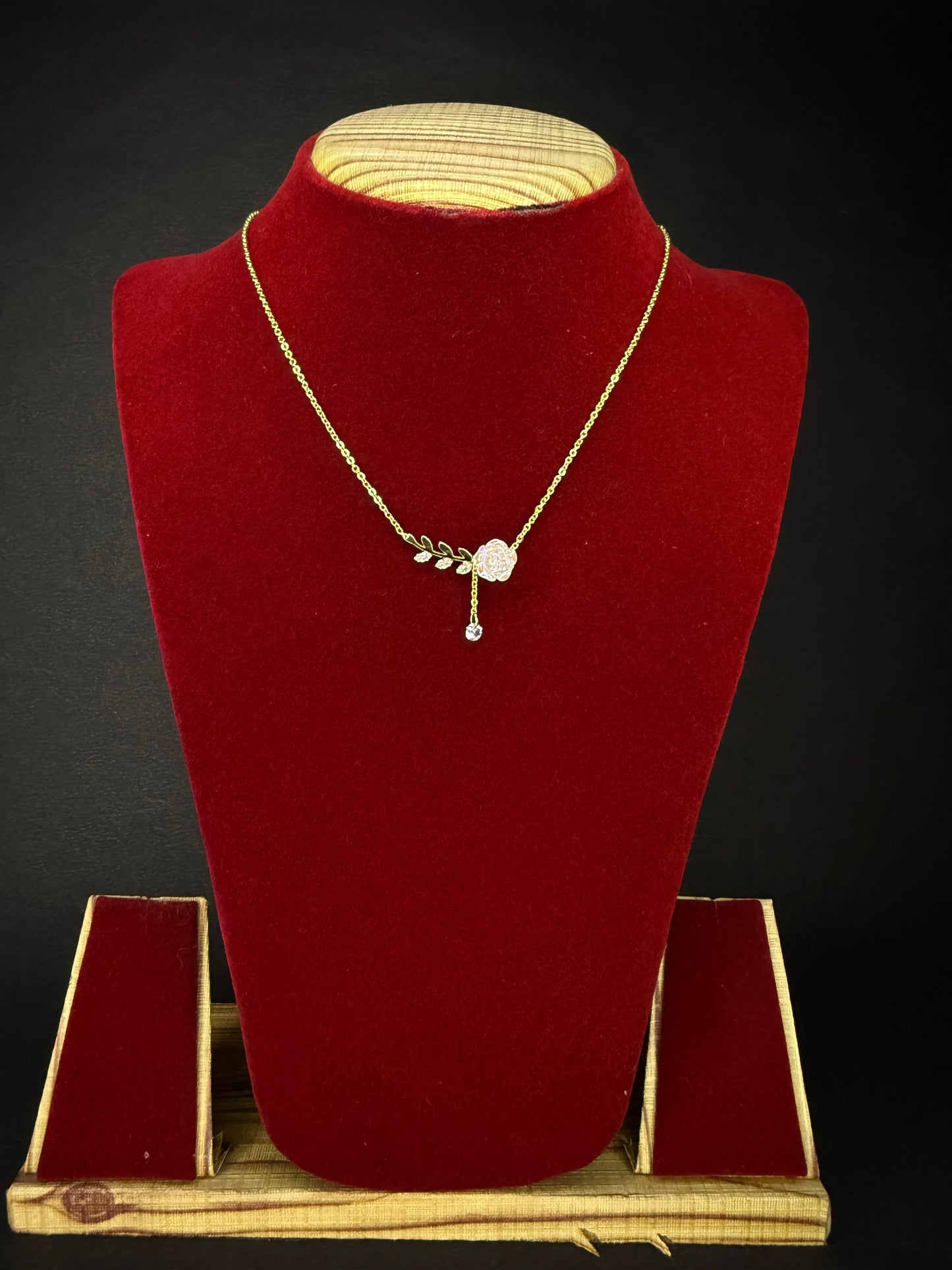 White Rose Necklace KM0026