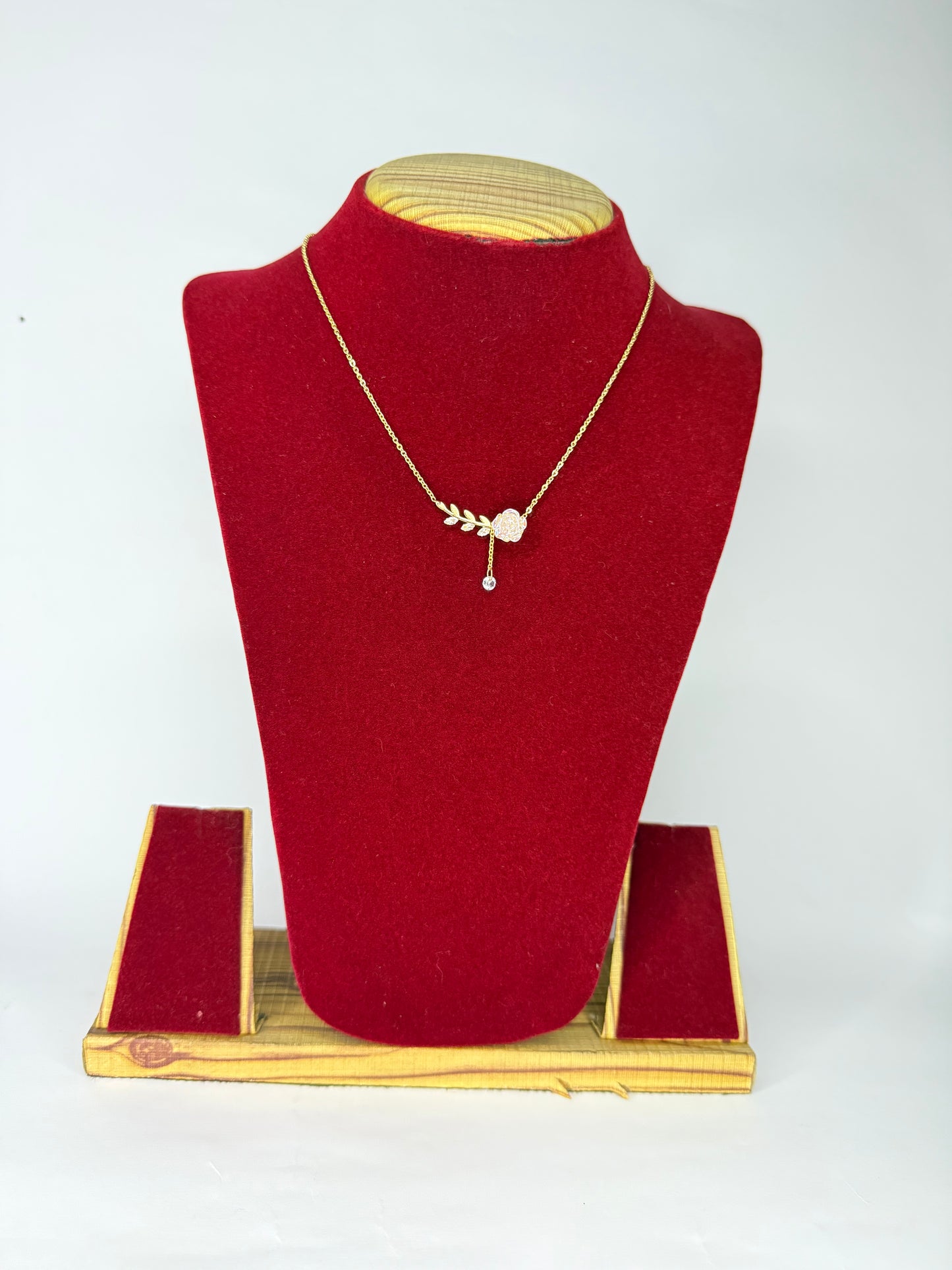 White Rose Necklace KM0026