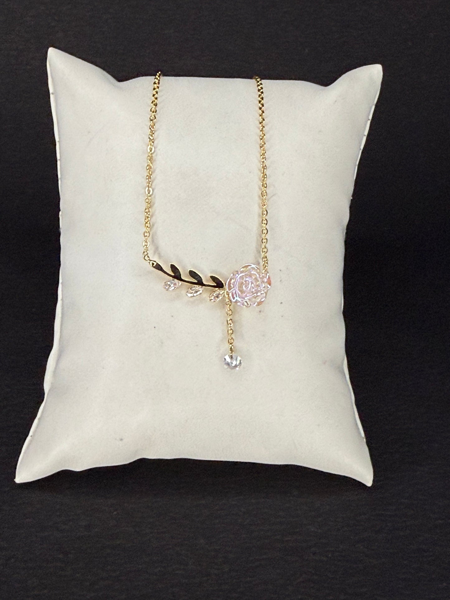 White Rose Necklace KM0026