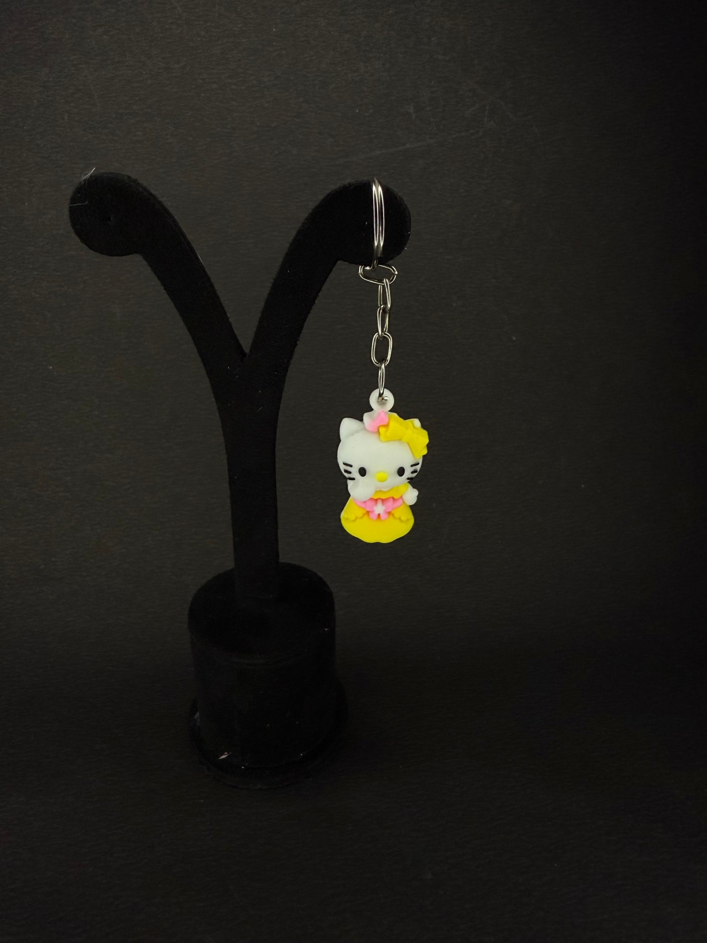 Hello kitty keychain  (yellow)
