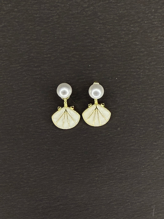 White Pearl Oil Drip Shell Dangler KB0029