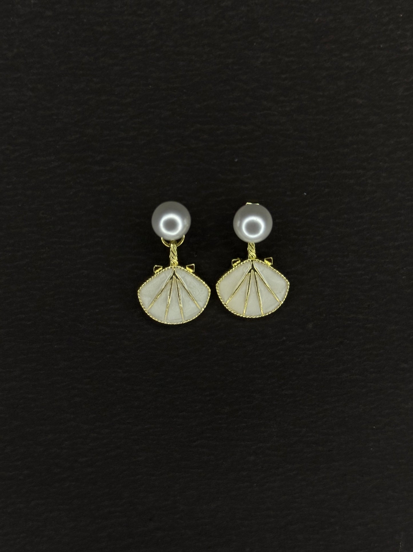 White Pearl Oil Drip Shell Dangler KB0029