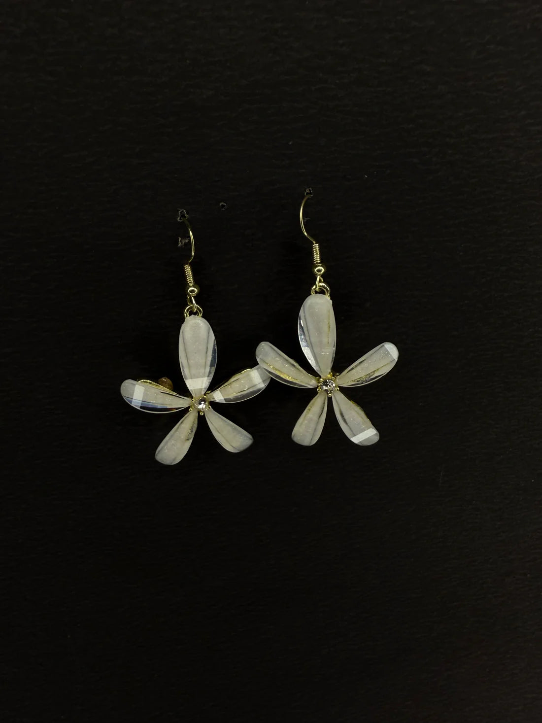 White Gold-Plated Floral Italian Design Korean Earring KB0031