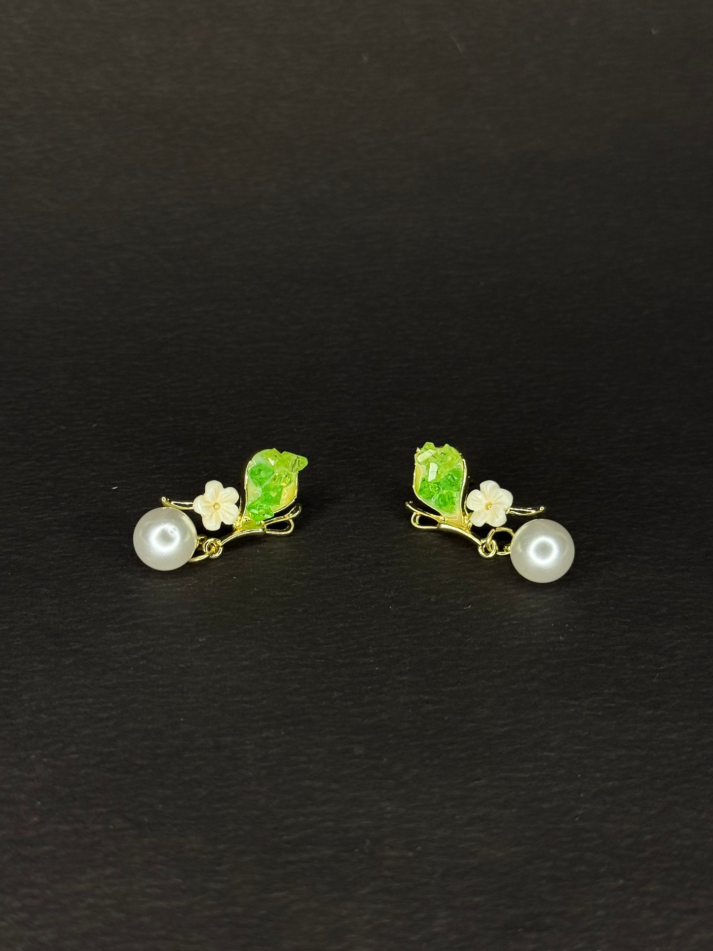 Pearl Blossom Drop Earring (green) KB0012