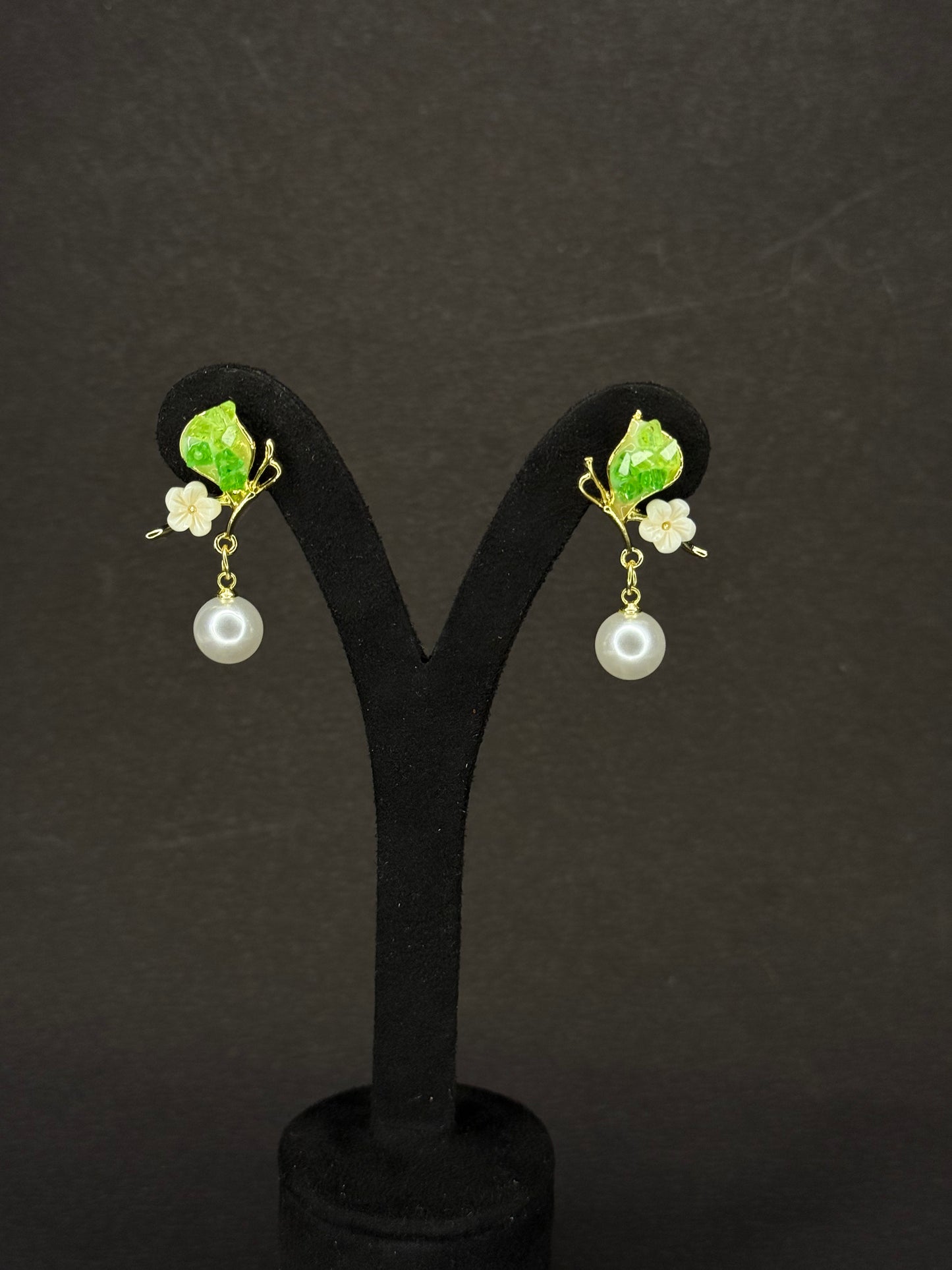 Pearl Blossom Drop Earring (green) KB0012
