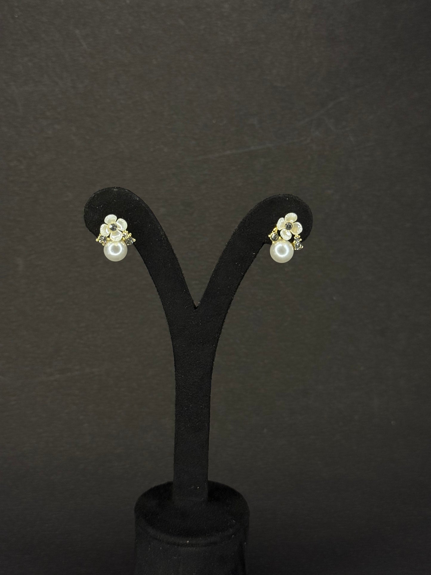 Pearl Blossom Studs KB0013