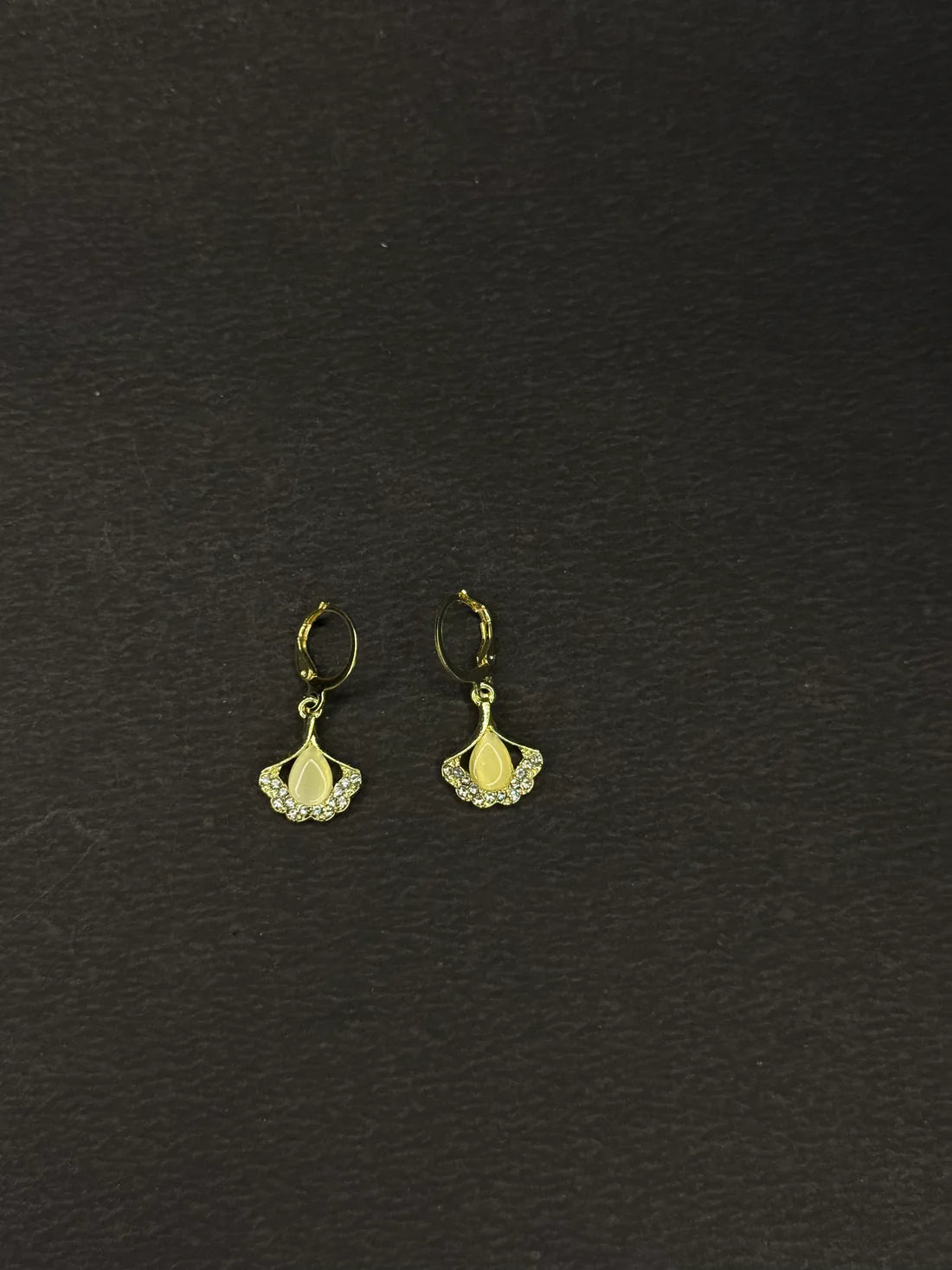 Shimmer Petal Earring KB0016